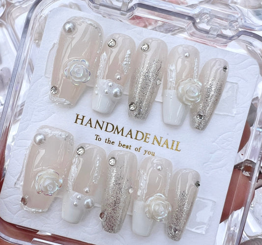 A33 White Roses
