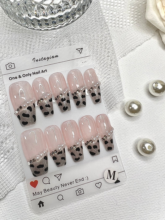 B02 Milk Cow w/ Pearls