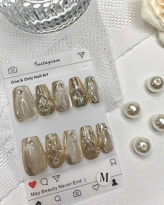 B04 Champaign Gold Cat Eye